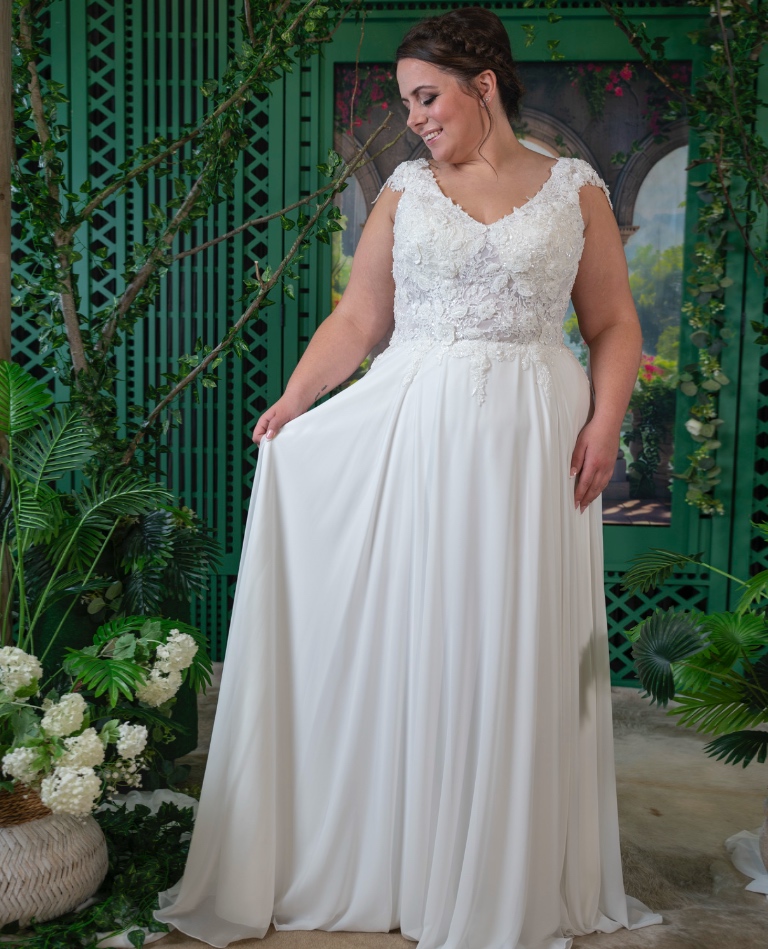 curvy brautkleid v ausschnitt spitzenoberteil chiffonrock